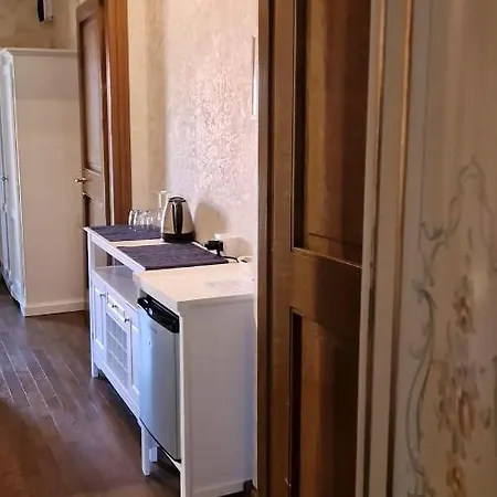 Le Rose Bed & Breakfast *